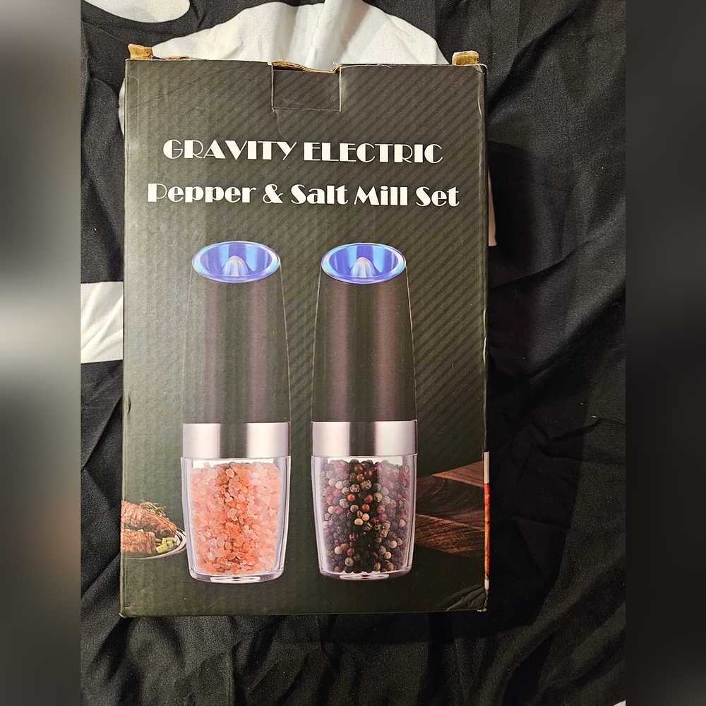 Gravity Electric pepper and salt mill set